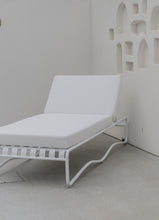 Load image into Gallery viewer, The “Aurora” sun bed - Pure white
