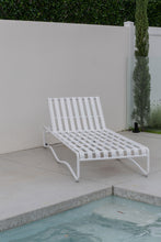 Load image into Gallery viewer, The “Aurora” sun bed - Pure white
