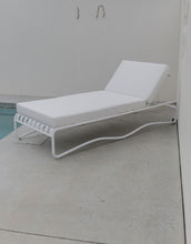 Load image into Gallery viewer, The “Aurora” sun bed - Pure white
