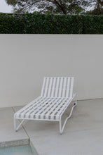 Load image into Gallery viewer, The “Aurora” sun bed - Pure white
