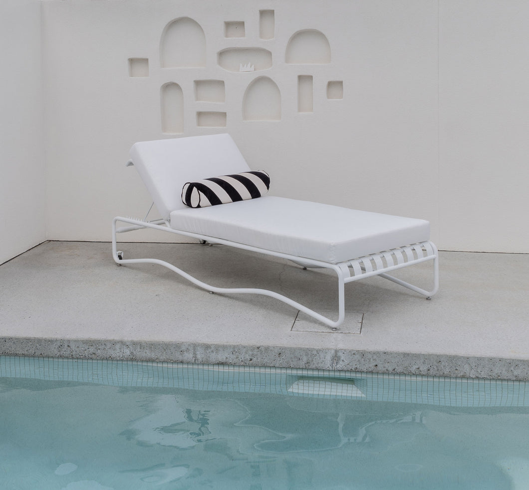 The “Aurora” sun bed - Pure white